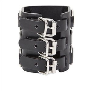 Genuine leather 3 buckle bracelet